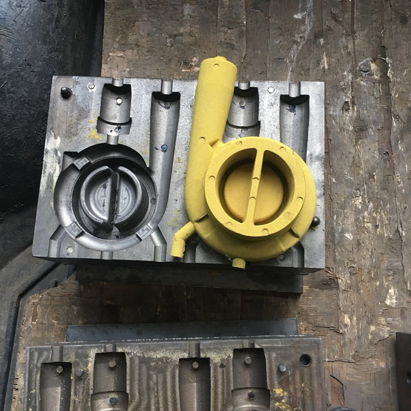 Kuidas vältida poorsuse defekte, mis on põhjustatud suurenenud õhuniiskusest valandite tootmisel, kasutades suvel kaetud liivatehnoloogiat?