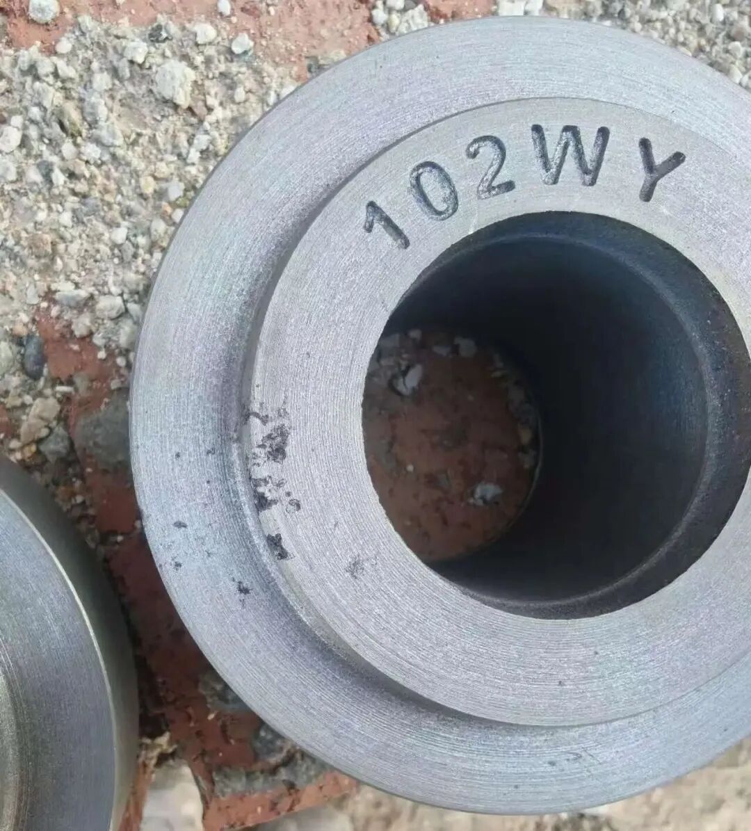 Millised on liiva loputusdefektide tunnused hallmalmdetailide valmistamisel rohelise liiva abil? Mis vahe on räbu silmade defektidel?