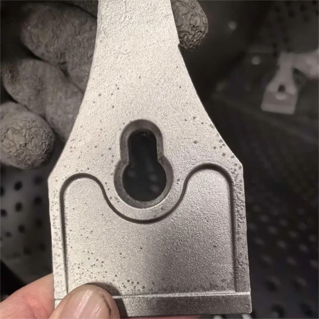 410 roostevabast terasest detaili valmistamine ränidioksiidiga, kaaluga 205 grammi, pinna oksüdatsioonilaikude defektidega: põhjused ja lahendused